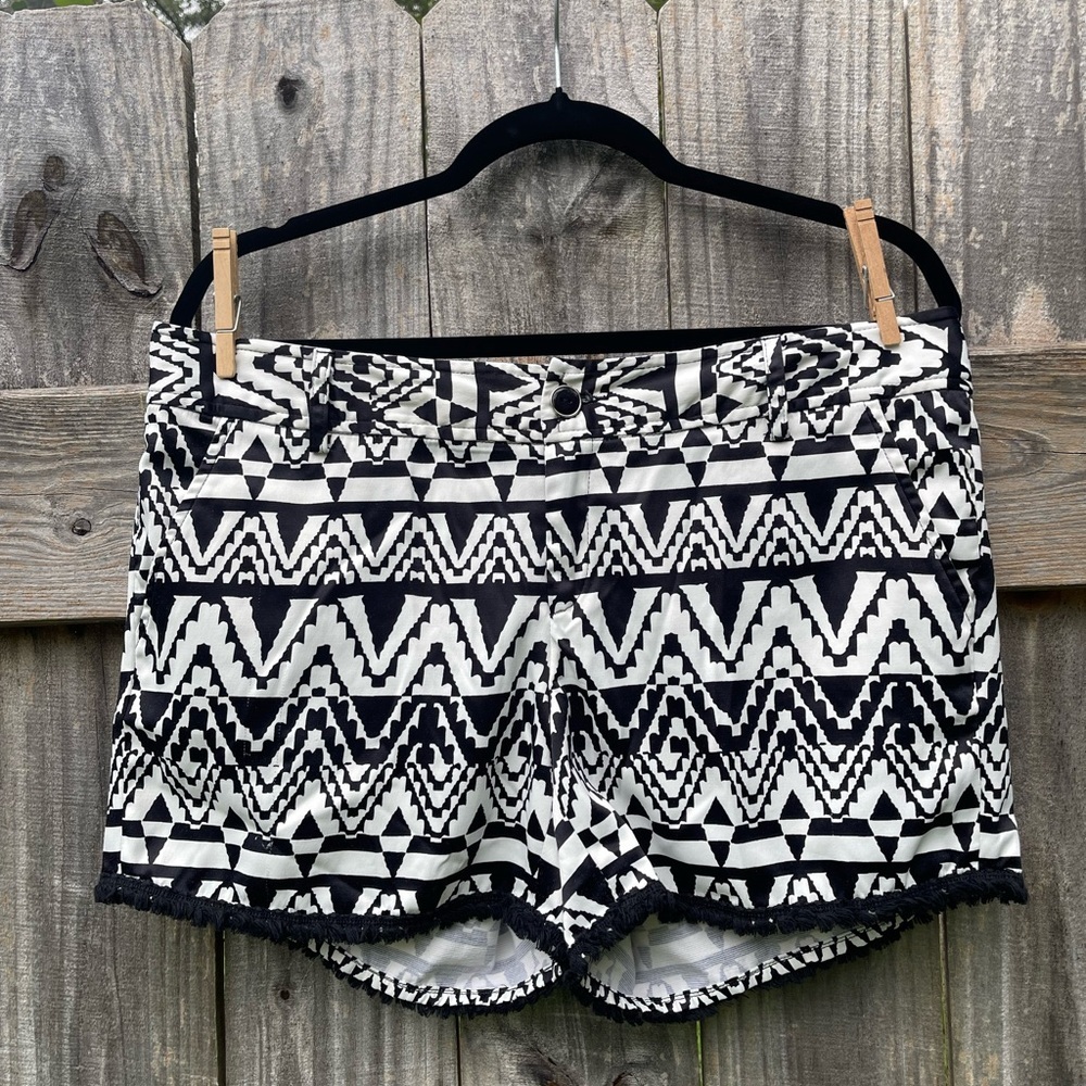 Jade Melody Tam Geometric Black and White Women's Shorts Size 10